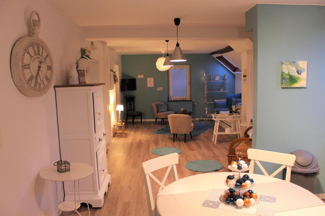 Ferienwohnung Logis Le P'Tit Rouillon Au Rythme De La Meuse Annevoie-Rouillon Exterior foto
